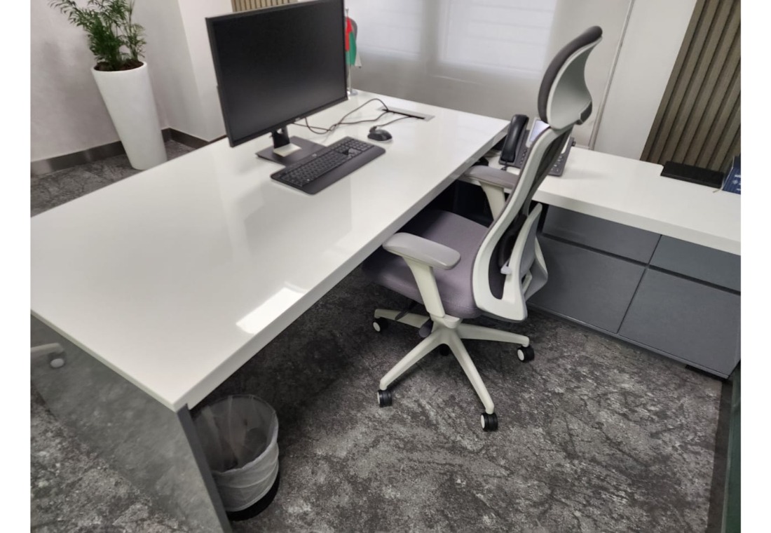 Glossy Executive Table3